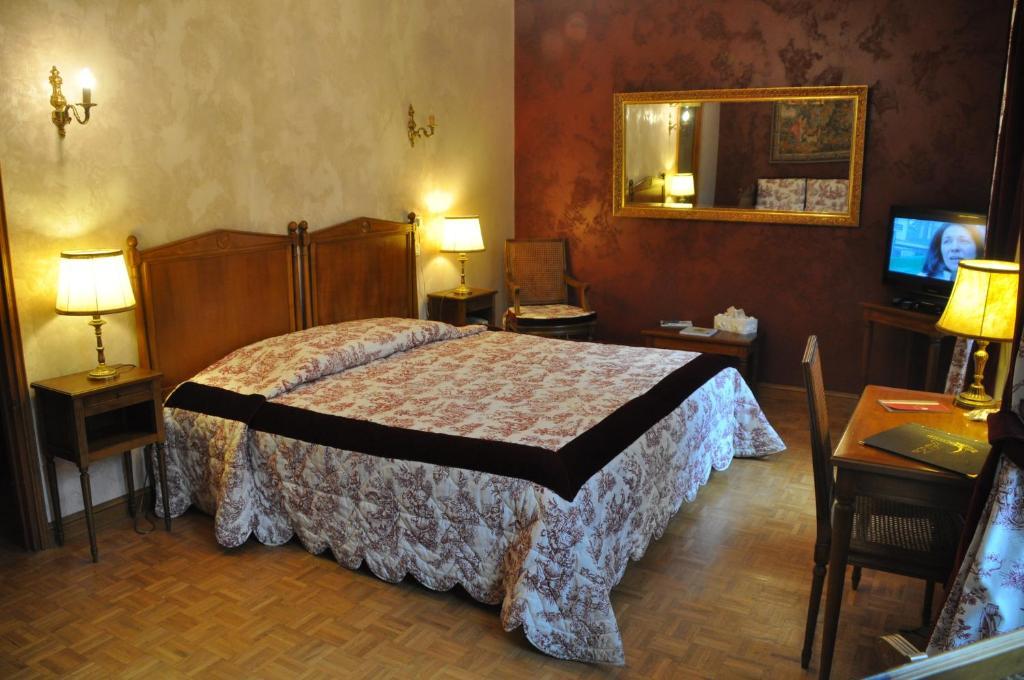Logis Hostellerie Du Grand Duc Hotel Restaurant Gincla Εξωτερικό φωτογραφία